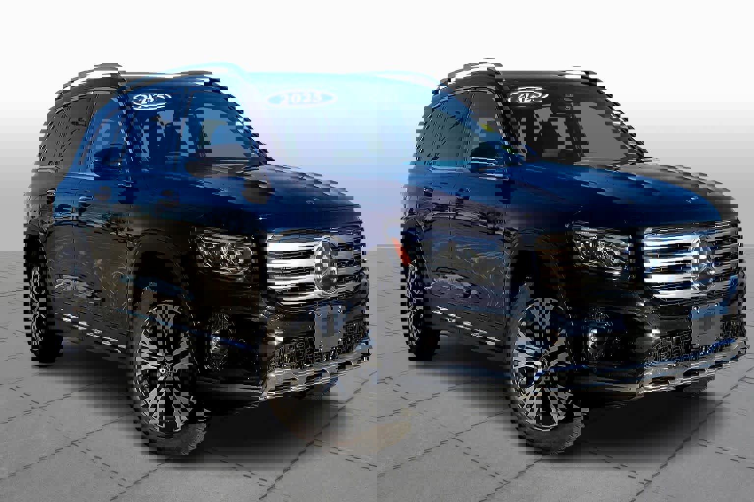 Used 2025 Mercedes-Benz GLB 250 GLB 250 image 2