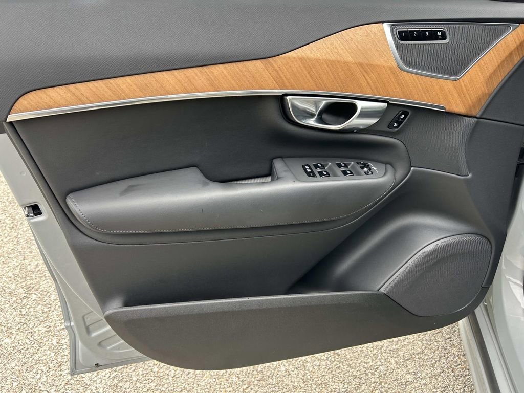 Used 2025 Volvo XC90 B6 Plus w/ Protection Package Premier image 19