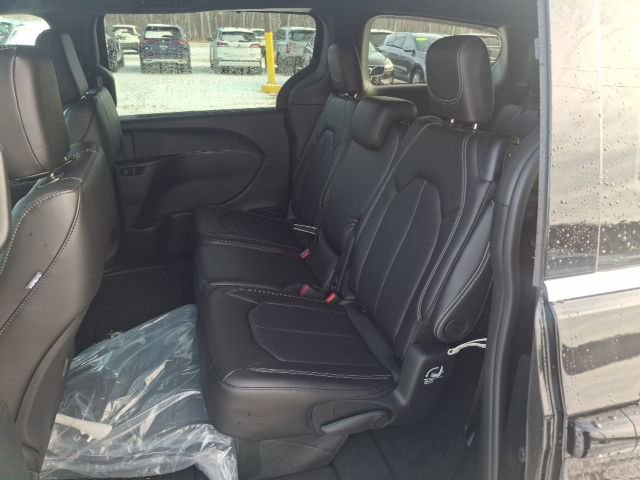 New 2026 Chrysler Pacifica Select image 23