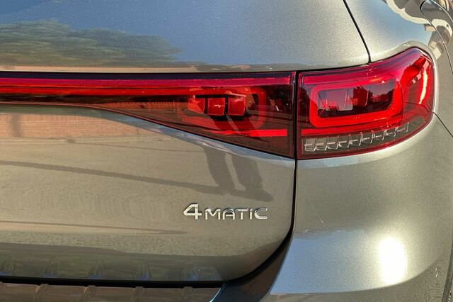 Certified 2022 Mercedes-Benz EQB 350 4MATIC image 38
