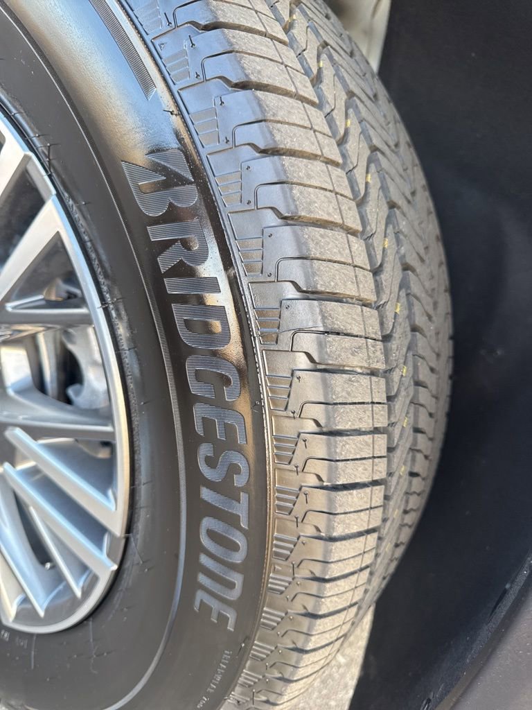 Used 2026 Chevrolet Traverse LT w/ Driver Confidence Package image 35