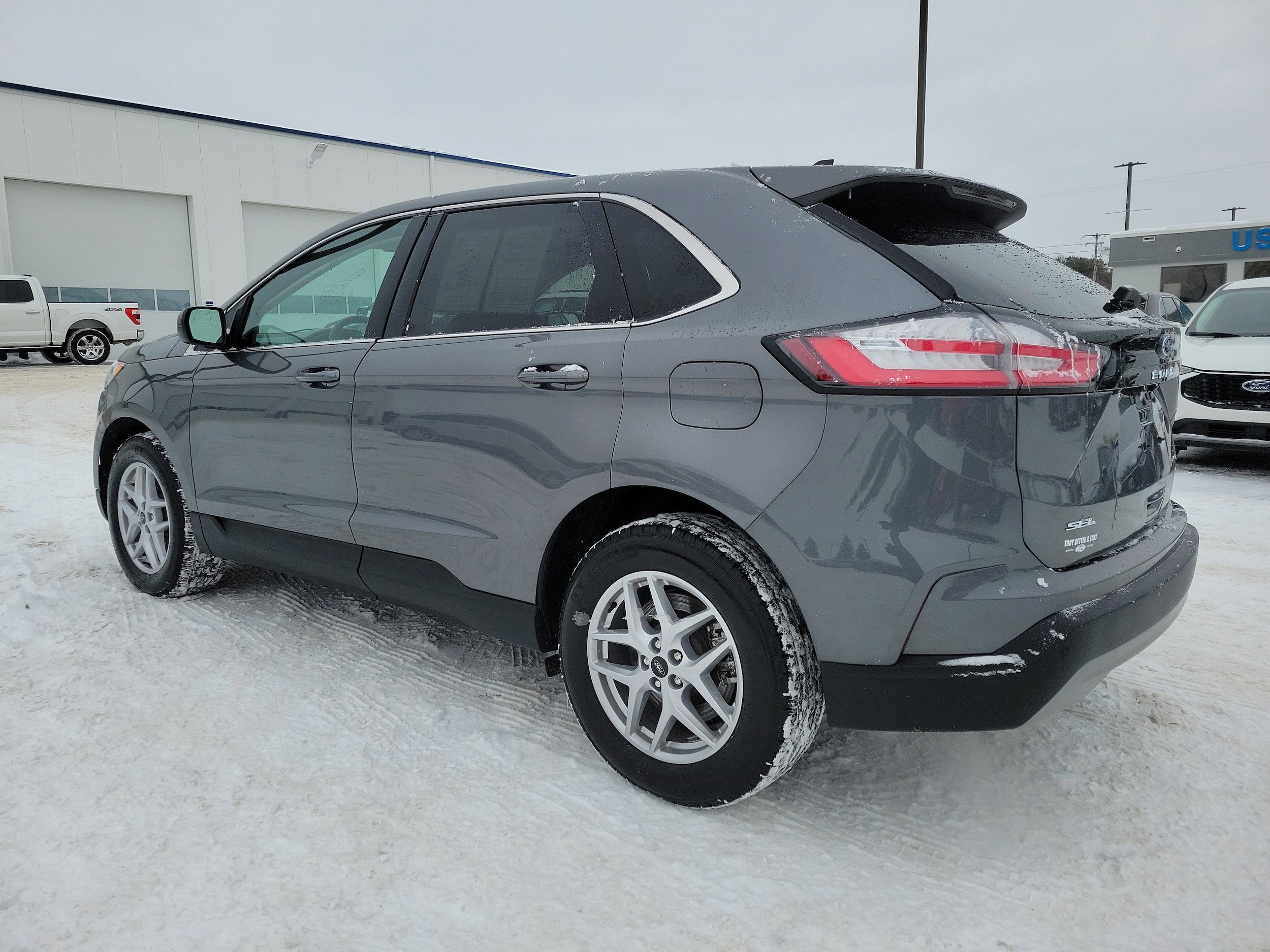 Used 2024 Ford Edge SEL w/ Convenience Package image 3