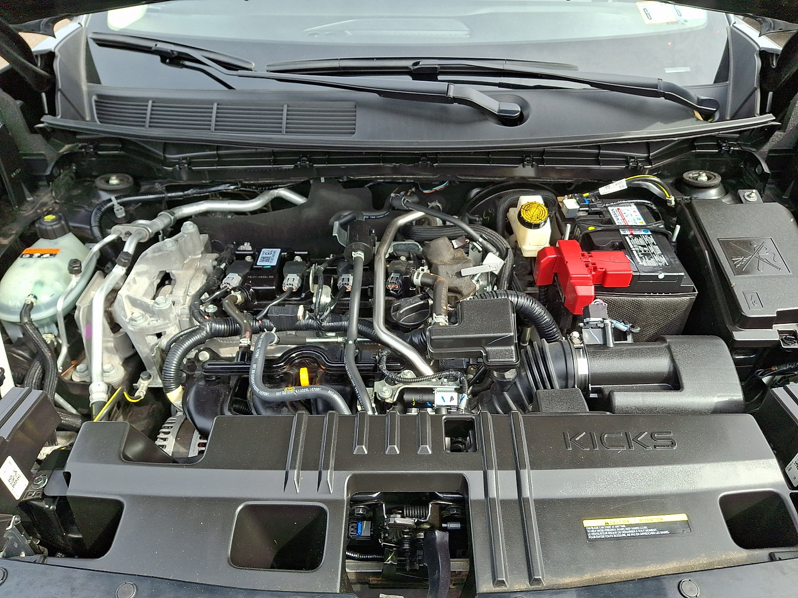 Used 2025 Nissan Kicks SR AWD/4WD image 28