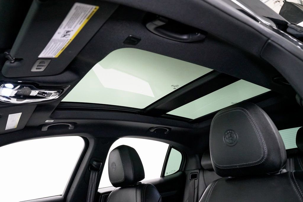 Used 2023 Alfa Romeo Stelvio Veloce image 8