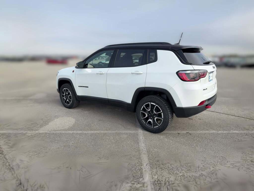 New 2026 Jeep Compass Trailhawk image 7