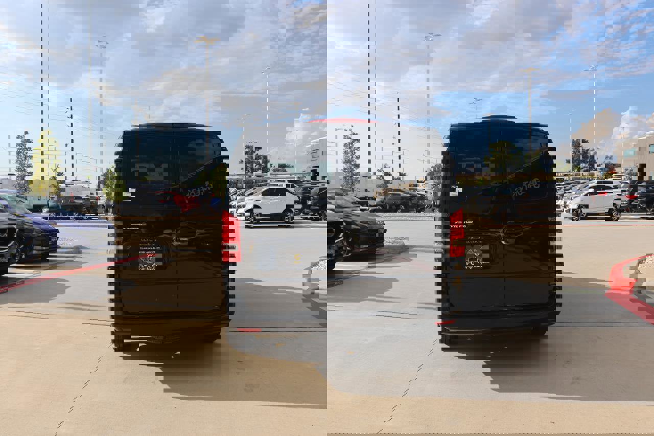 Used 2018 Mercedes-Benz Metris Passenger image 4