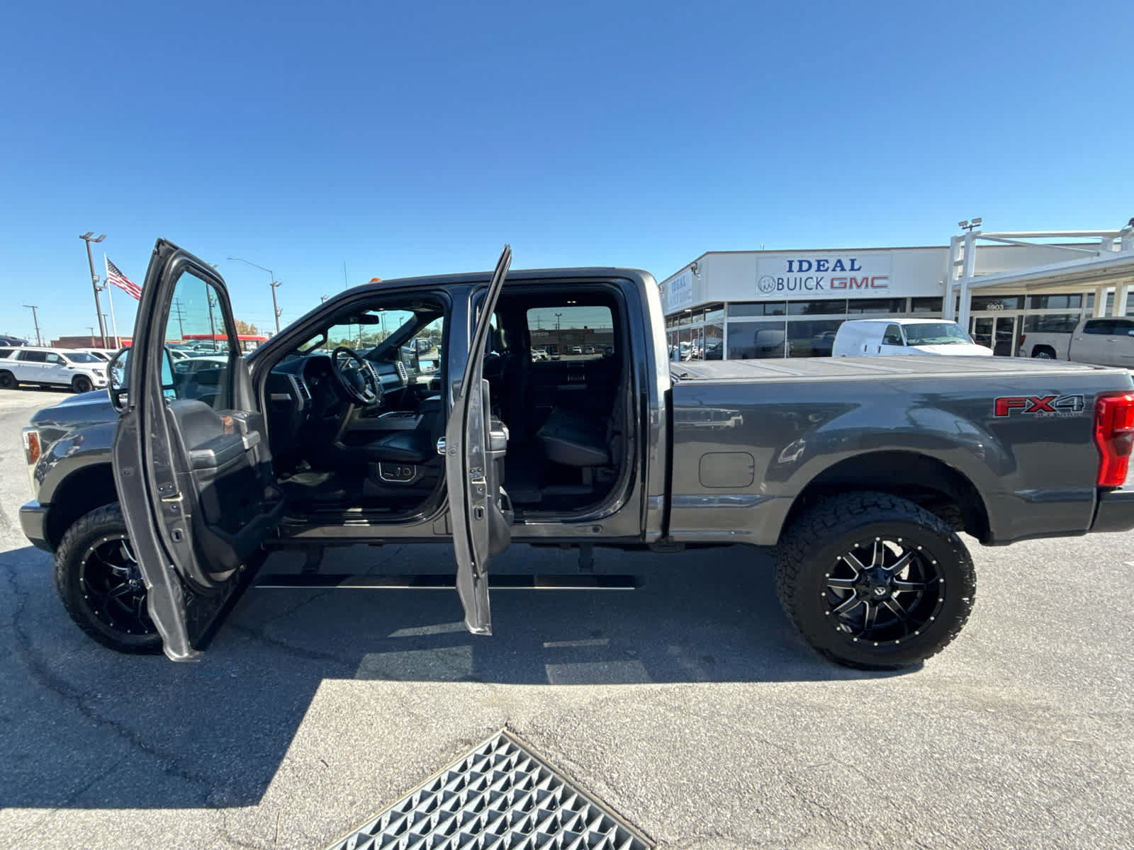 Used 2017 Ford F250 Platinum w/ Platinum Ultimate Package AWD/4WD image 44
