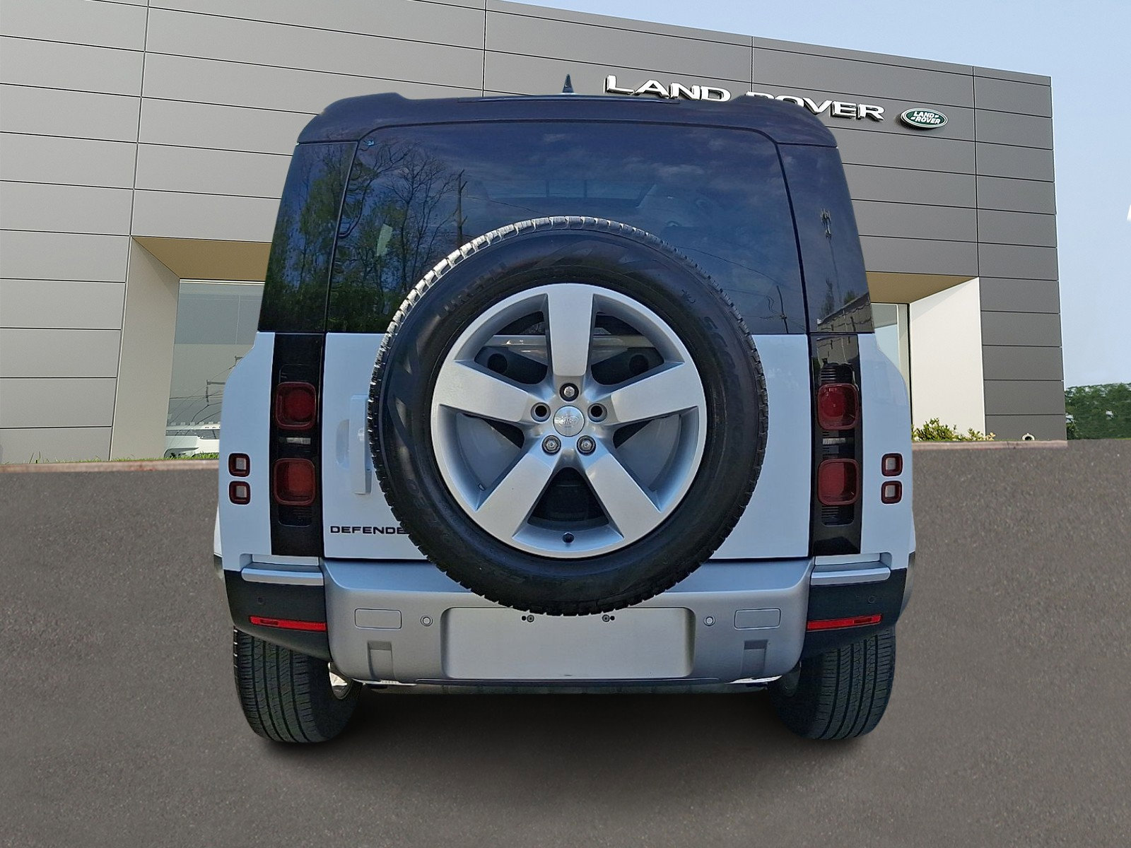Used 2025 Land Rover Defender 110 S AWD/4WD image 7