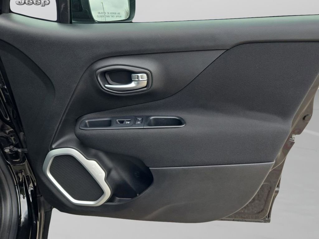 Used 2018 Jeep Renegade Latitude image 30