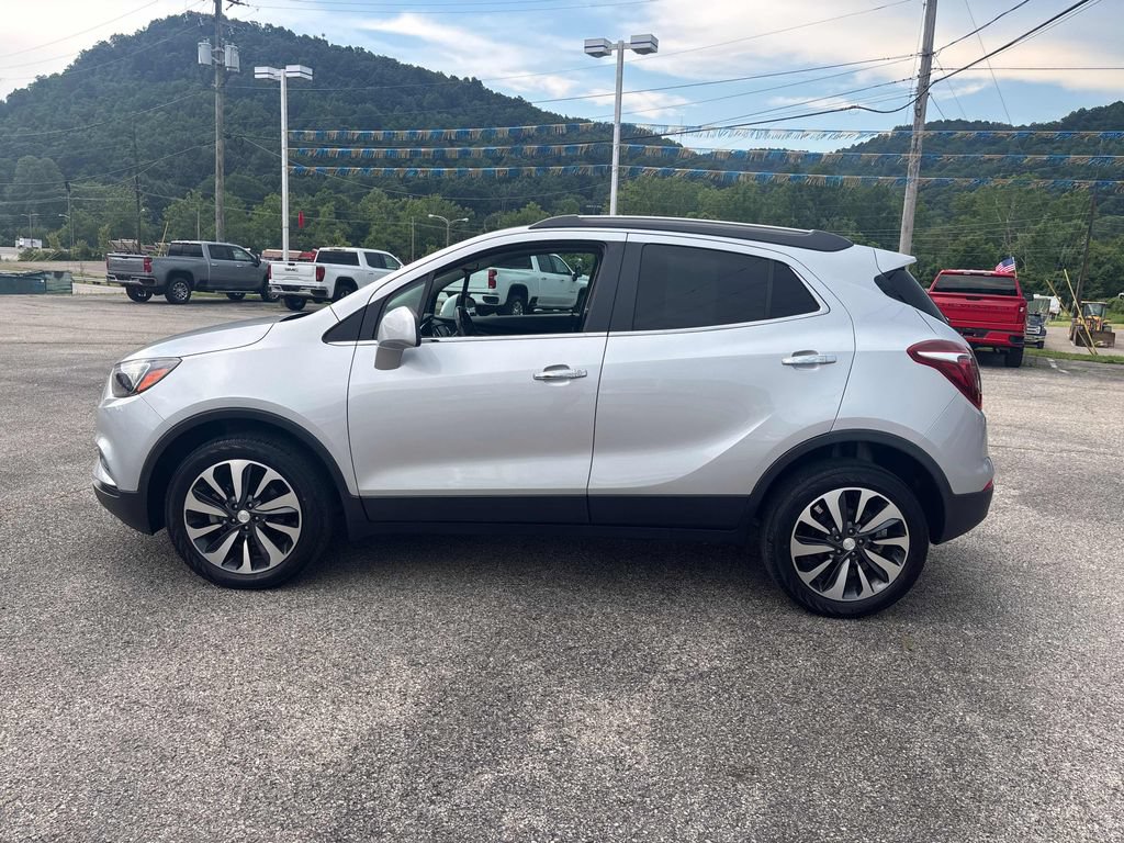 Used 2021 Buick Encore Preferred AWD/4WD image 2