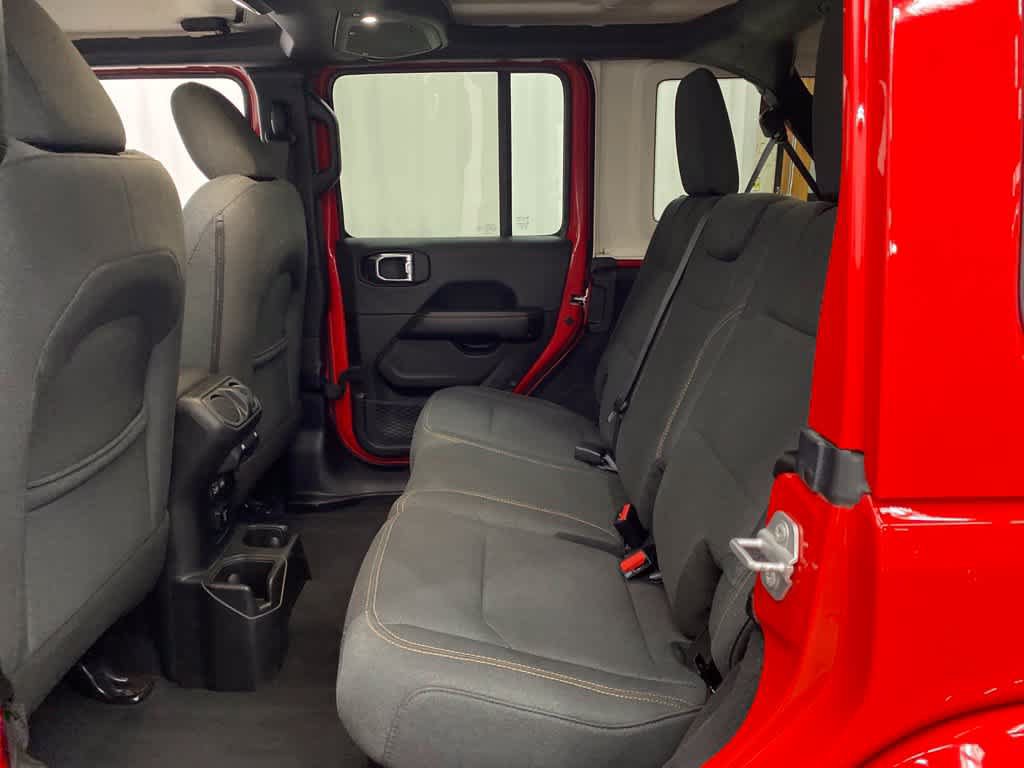 Used 2025 Jeep Wrangler Unlimited Sahara AWD/4WD image 16