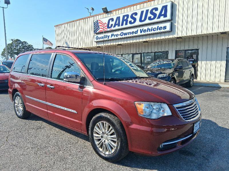 Used 2015 Chrysler Town & Country Touring-L w/ Driver Convenience Group image 1