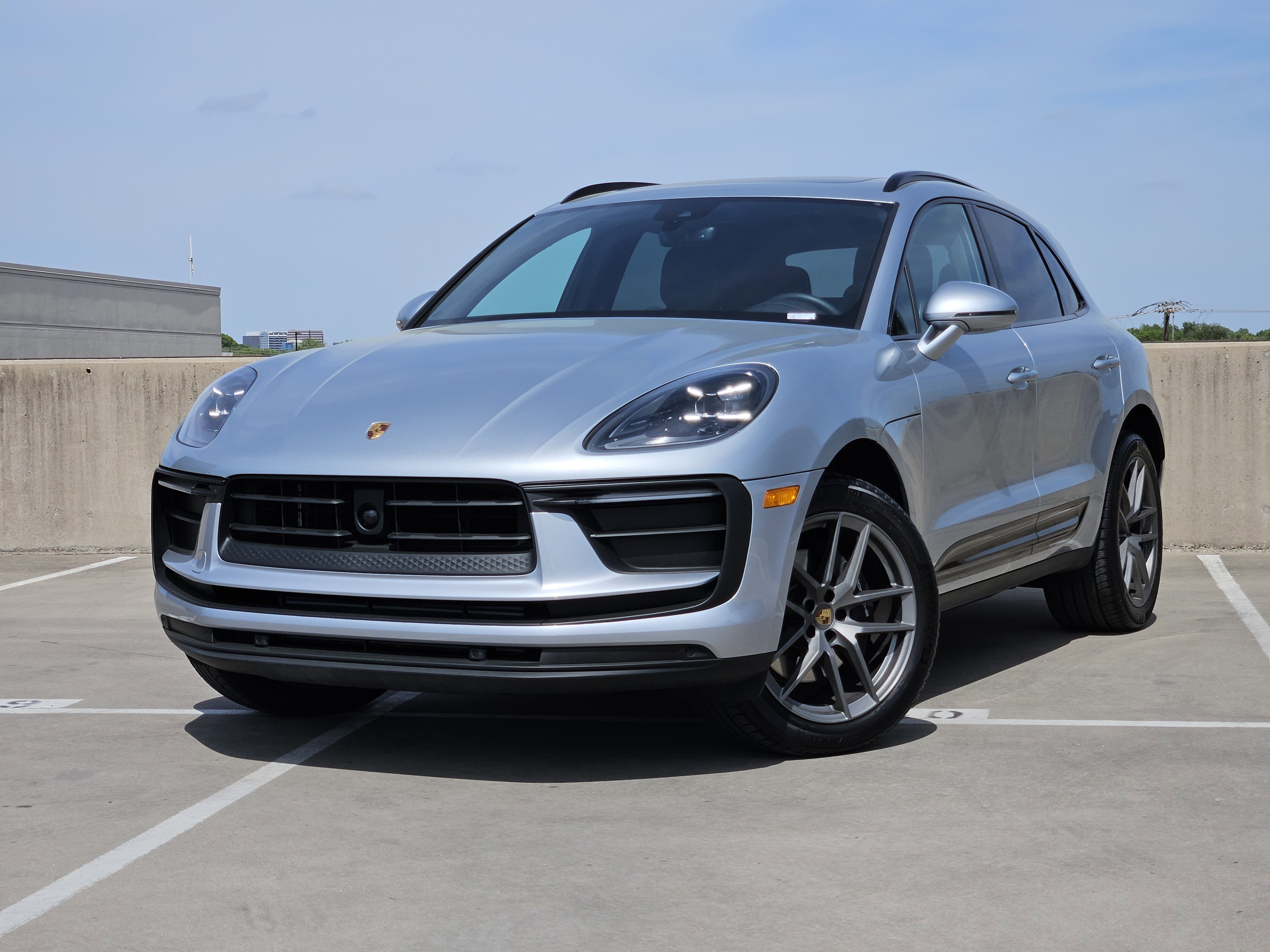 Certified 2025 Porsche Macan video 1