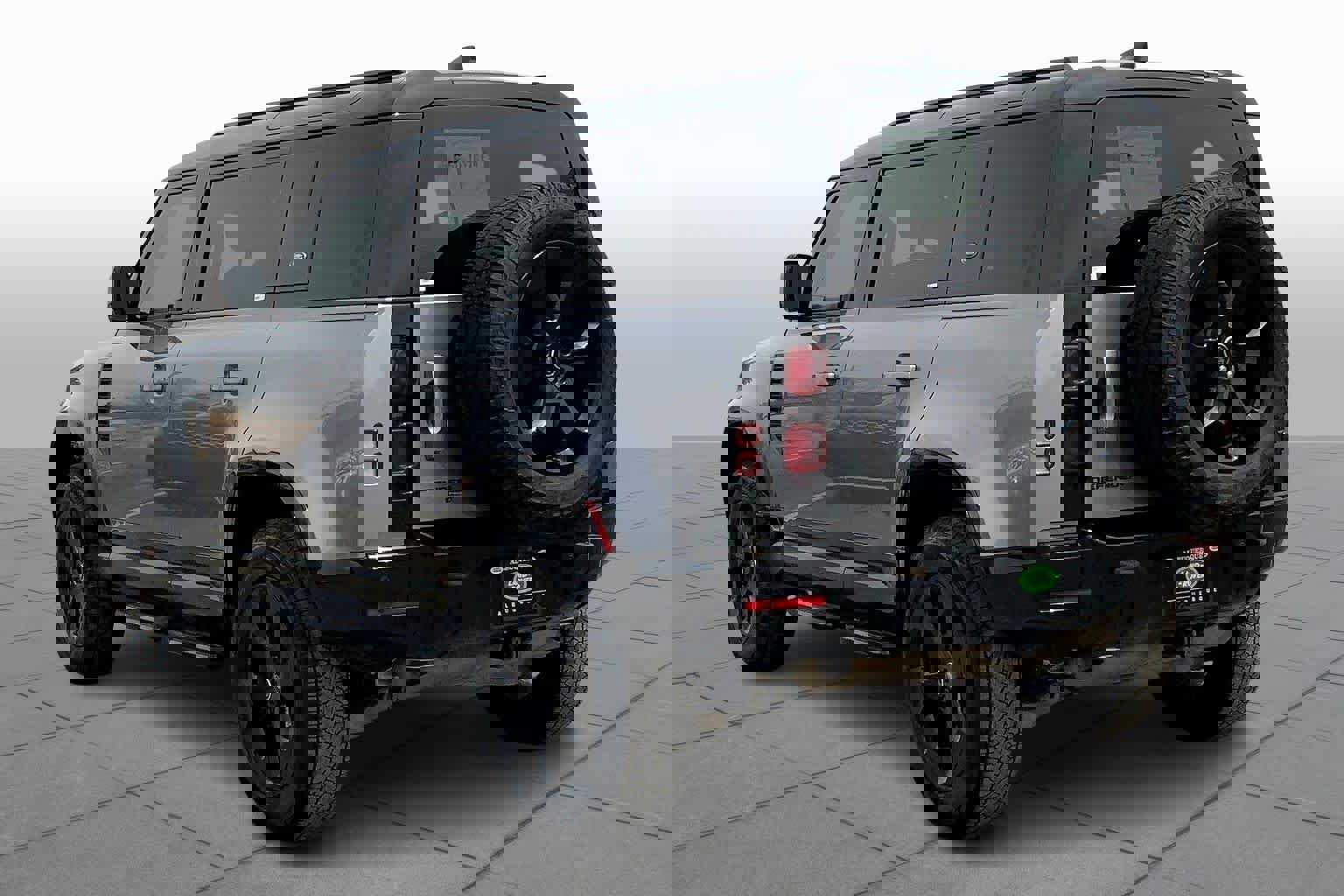 Used 2023 Land Rover Defender 110 X-Dynamic SE image 11