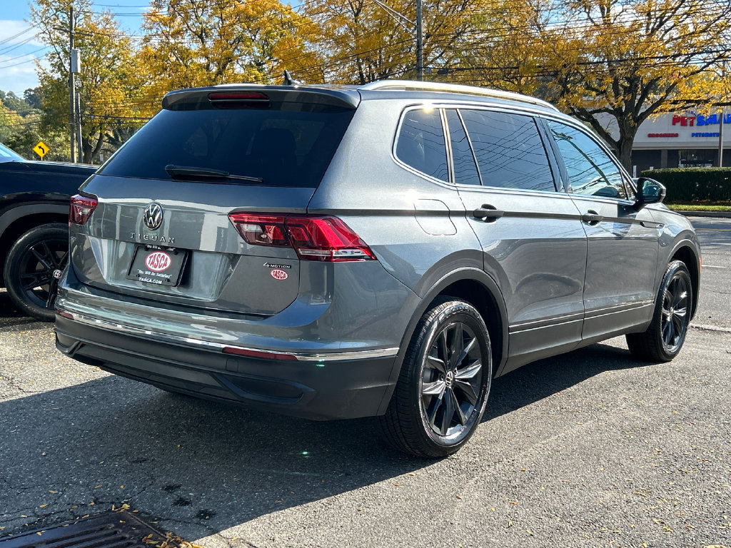 Used 2024 Volkswagen Tiguan SE AWD/4WD image 2