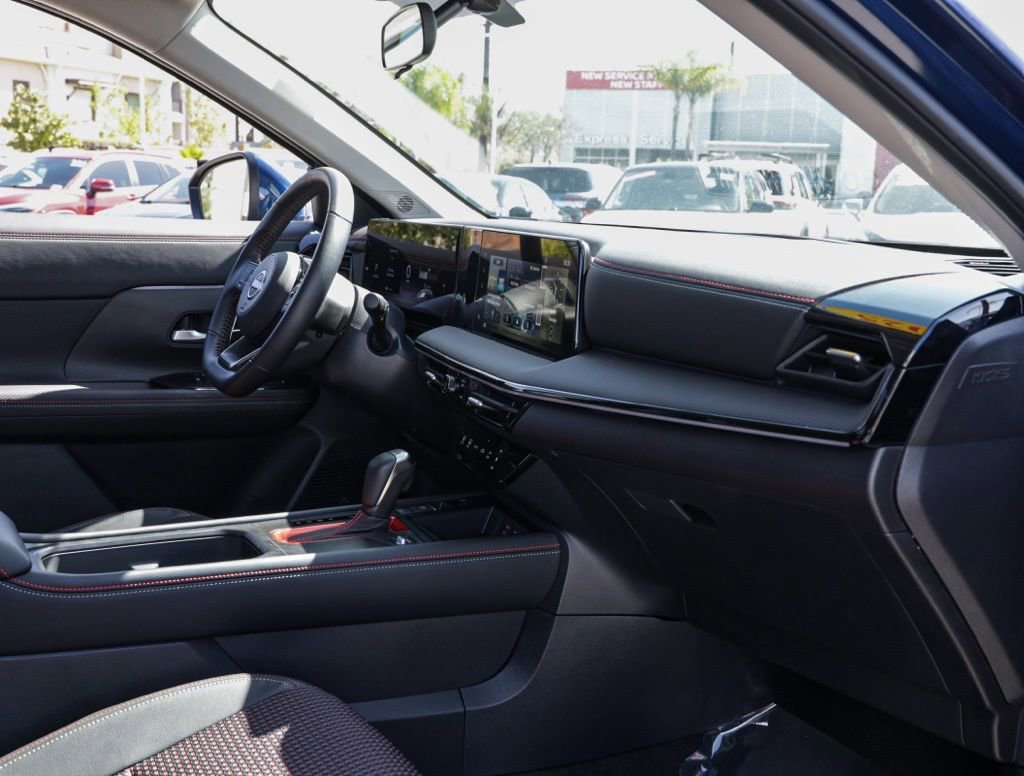 Used 2025 Nissan Kicks SR FWD image 19