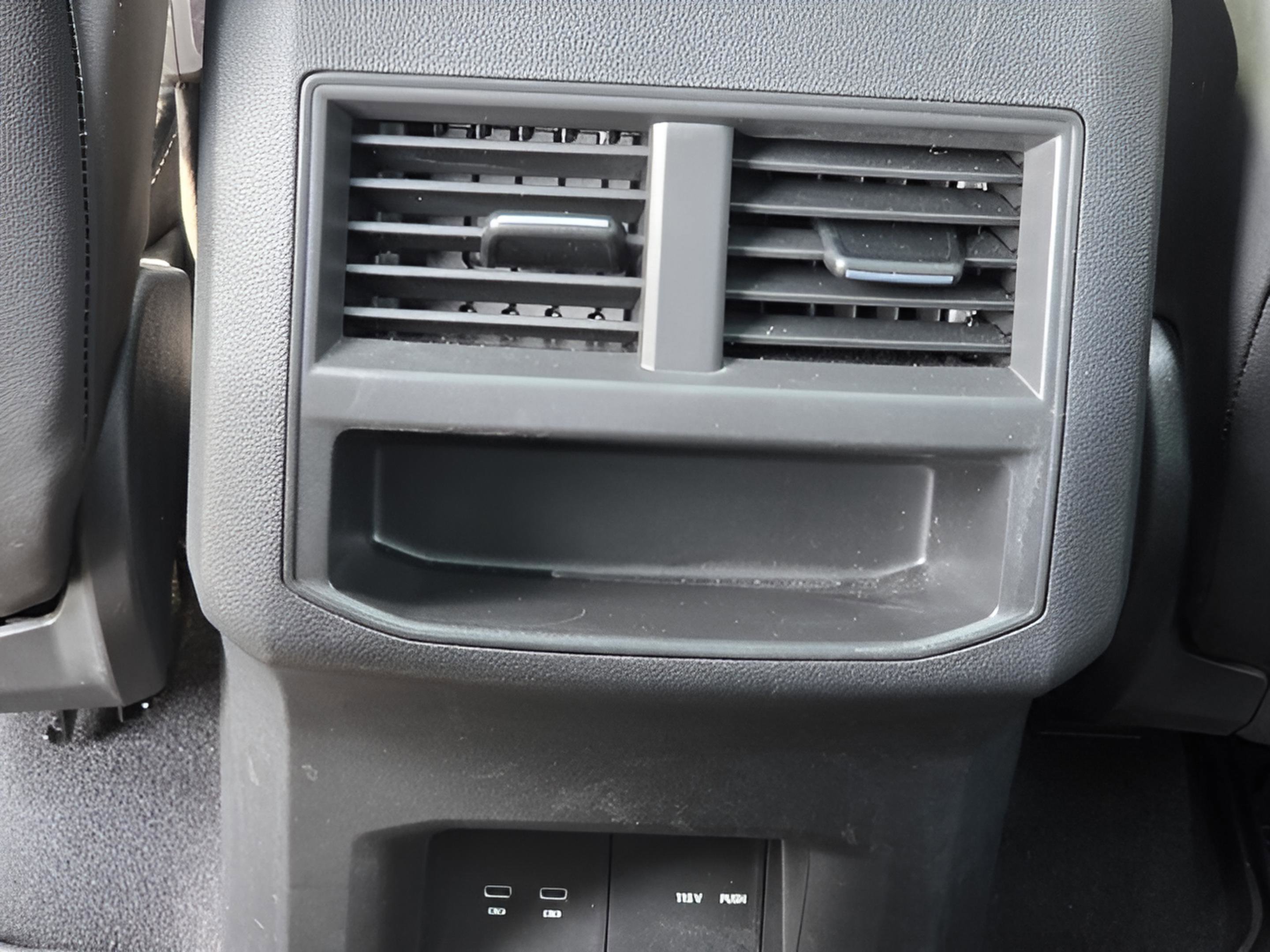 Used 2023 Volkswagen Atlas Cross Sport SEL R-Line image 9