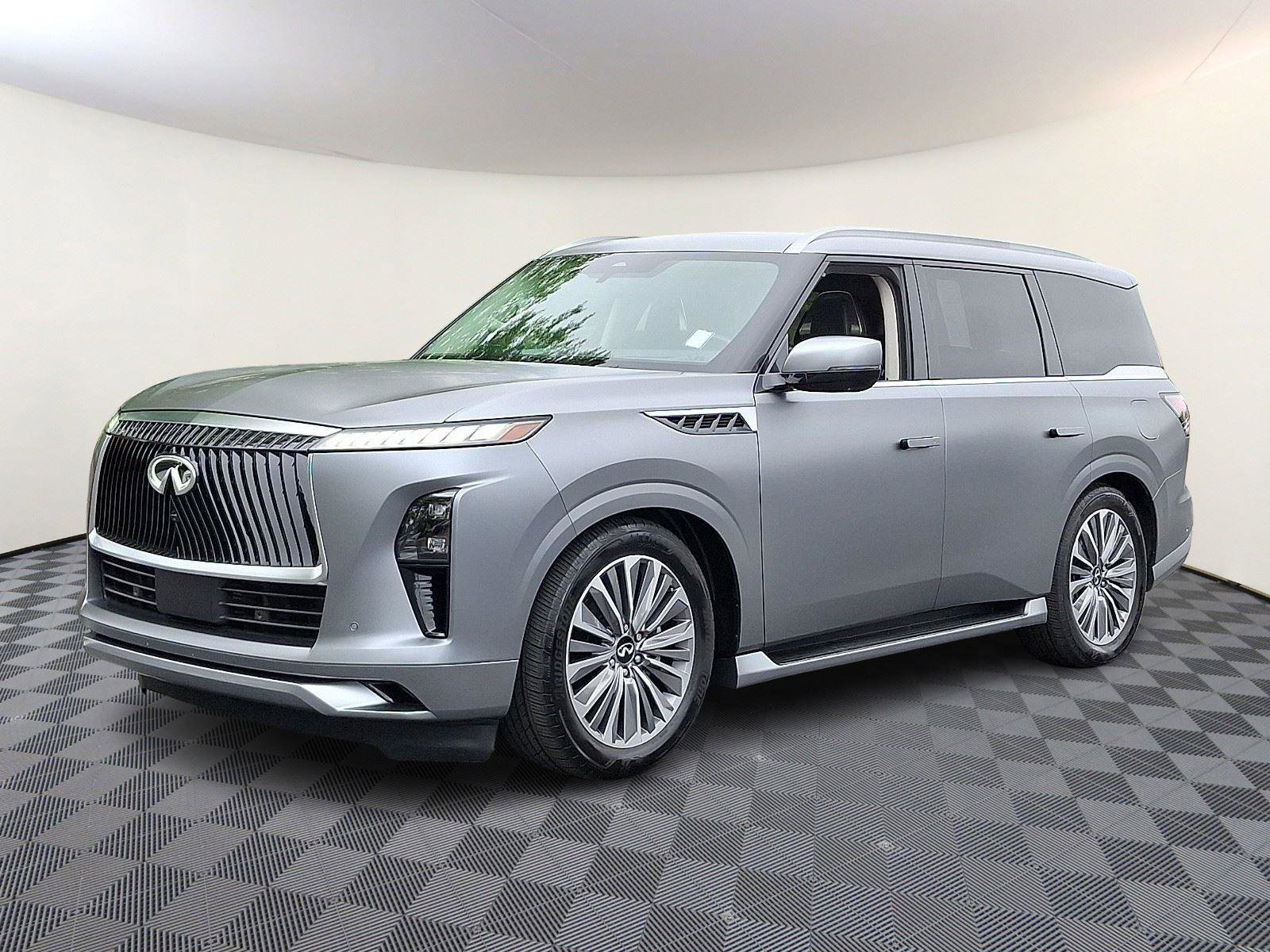 Used 2025 INFINITI QX80 Sensory AWD/4WD image 3