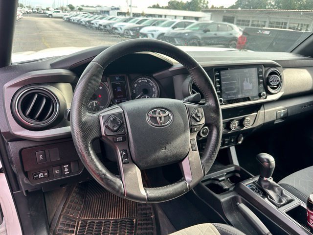Used 2020 Toyota Tacoma TRD Off-Road w/ Technology Package AWD/4WD image 6