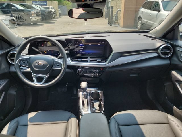 Used 2025 Chevrolet Trax ACTIV w/ Sunroof Package FWD image 7