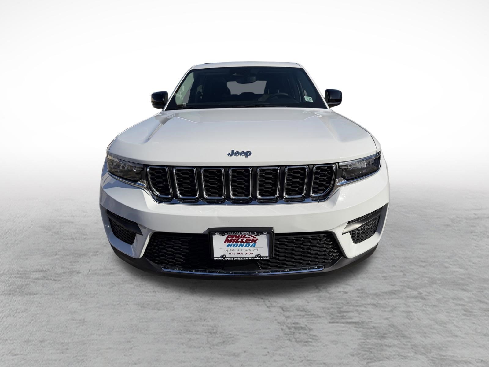 Used 2024 Jeep Grand Cherokee Laredo X w/ Trailer Tow Package image 2