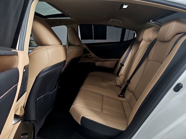 Used 2025 Lexus ES 300h Ultra Luxury w/ Accessory Package (Z1) image 11