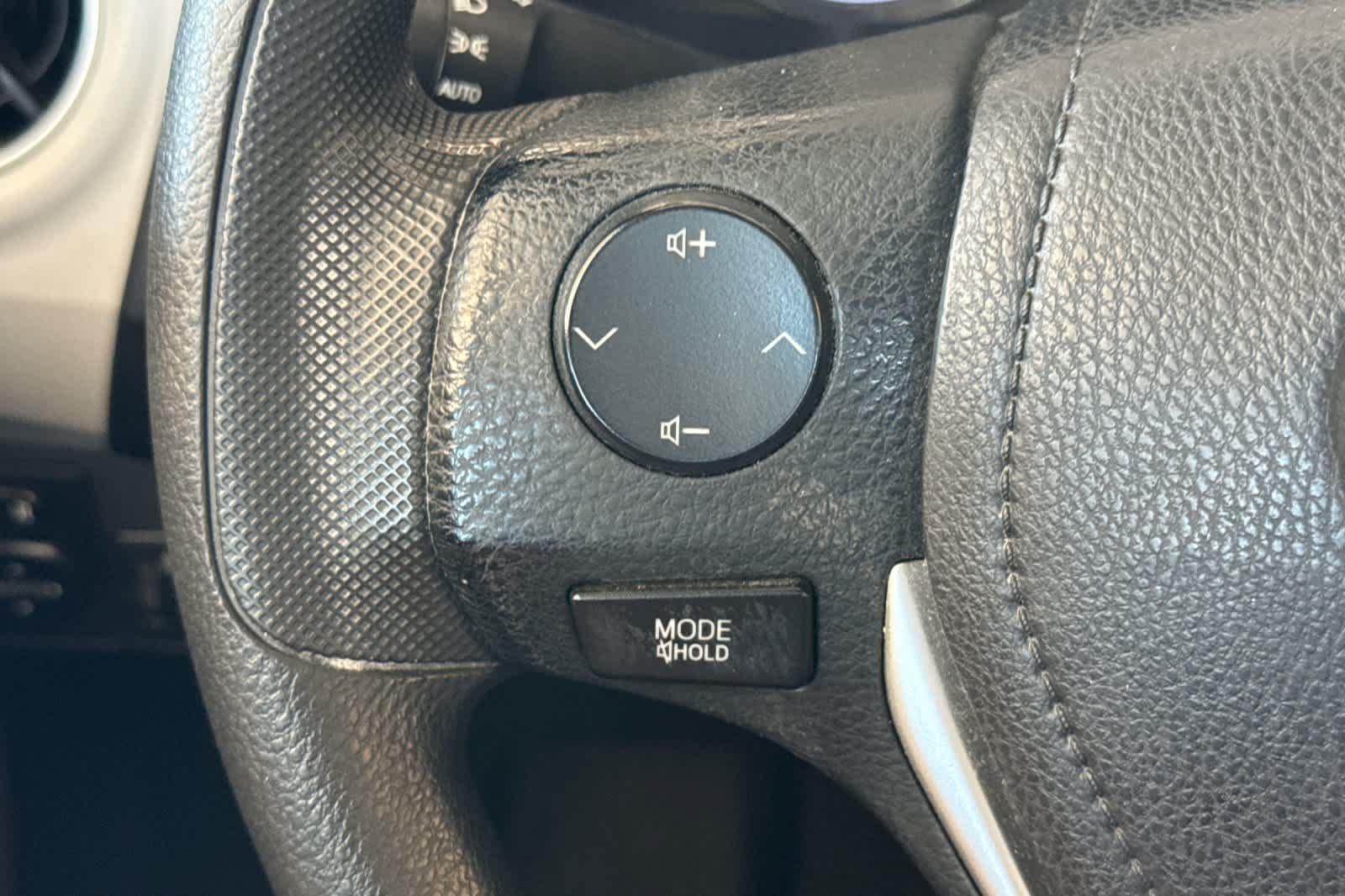 Used 2018 Toyota Corolla LE FWD image 23