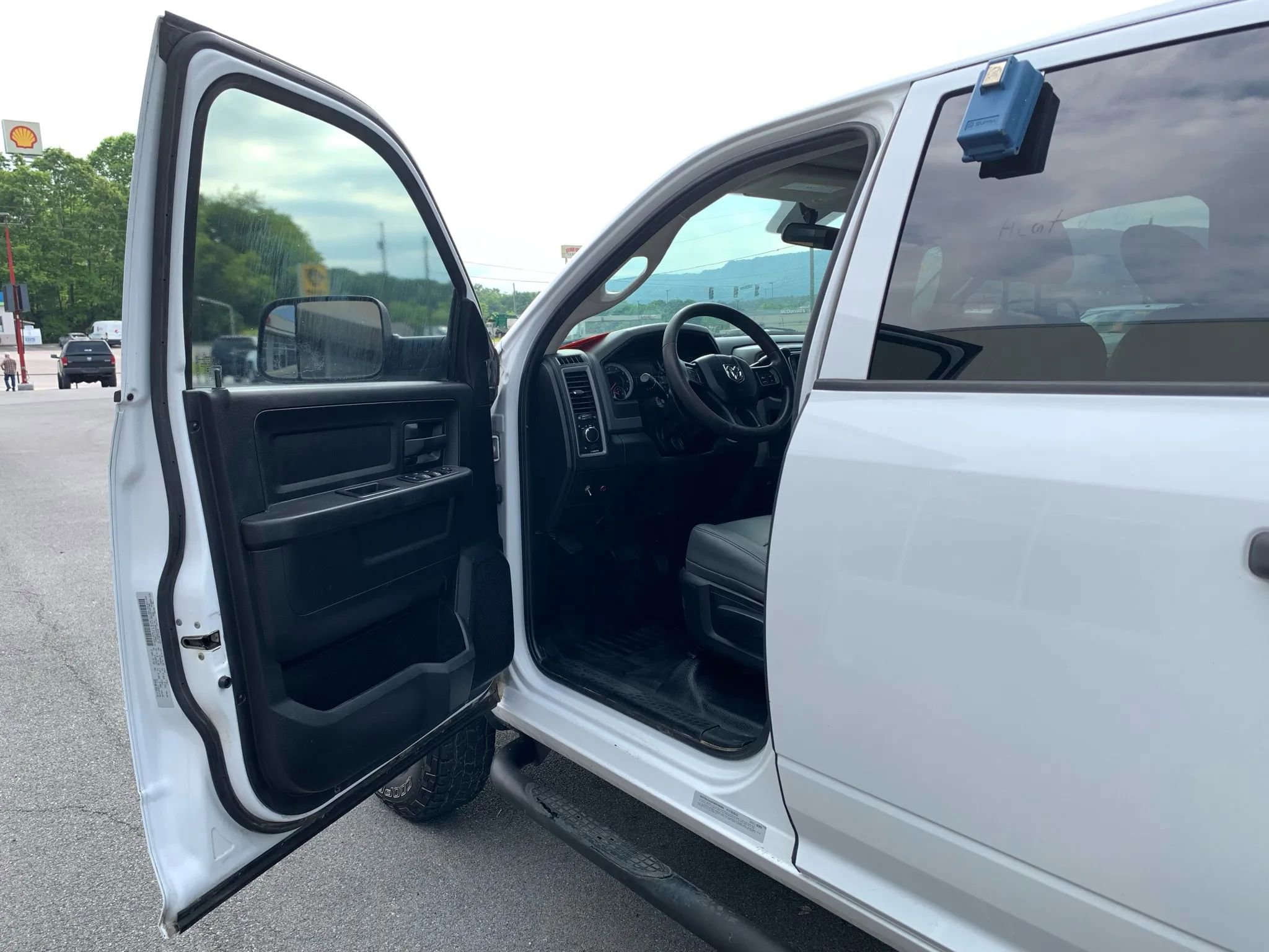 Used 2015 RAM 3500 Tradesman w/ Chrome Appearance Group image 8