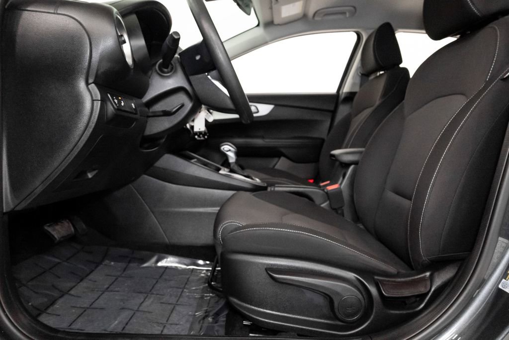 Certified 2022 Kia Forte LXS w/ LXS Technology Package image 12