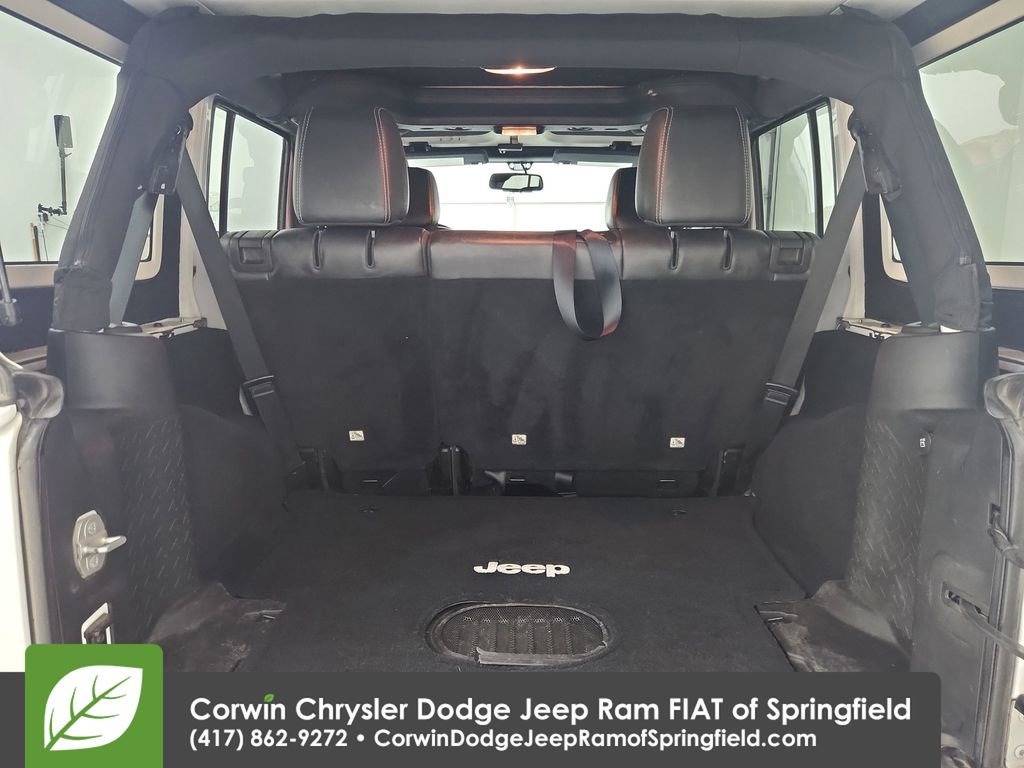 Used 2015 Jeep Wrangler Unlimited Rubicon image 32