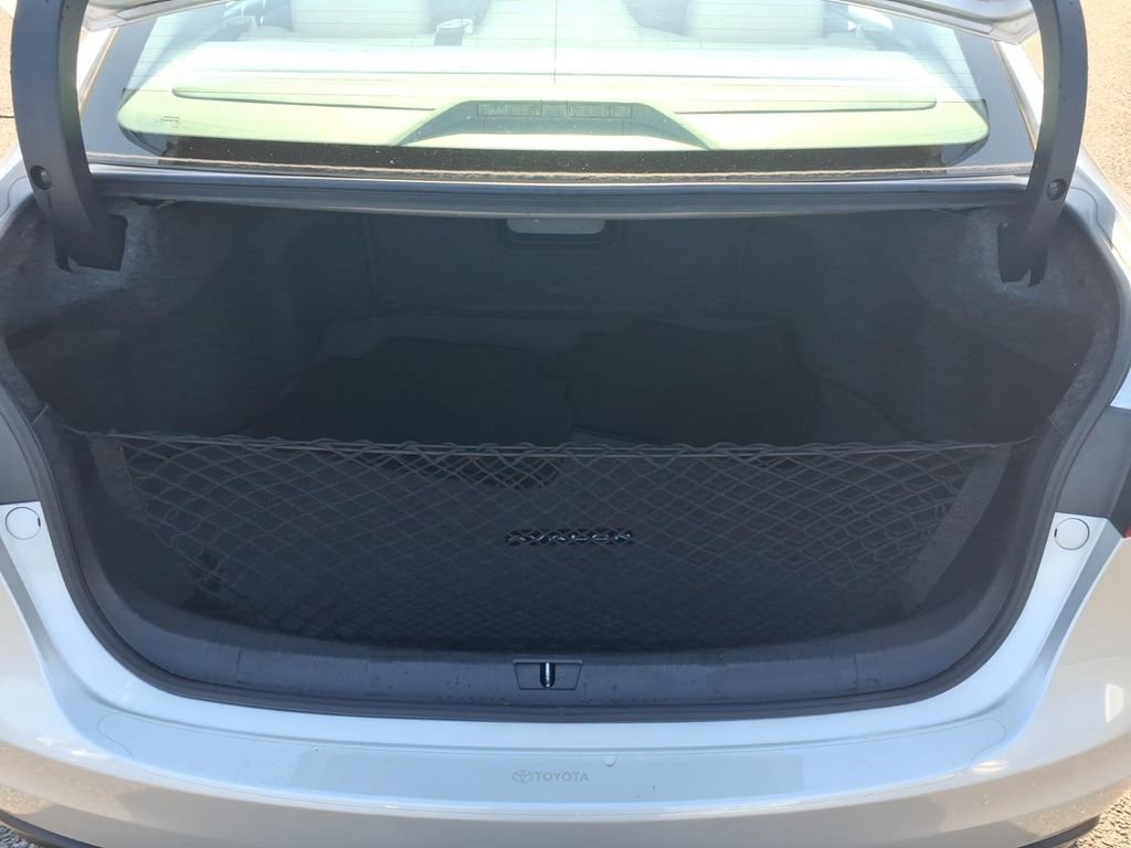 Used 2013 Toyota Avalon Limited image 18