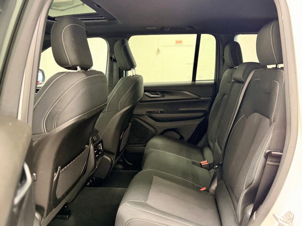 Used 2025 Jeep Grand Cherokee Laredo X AWD/4WD image 22
