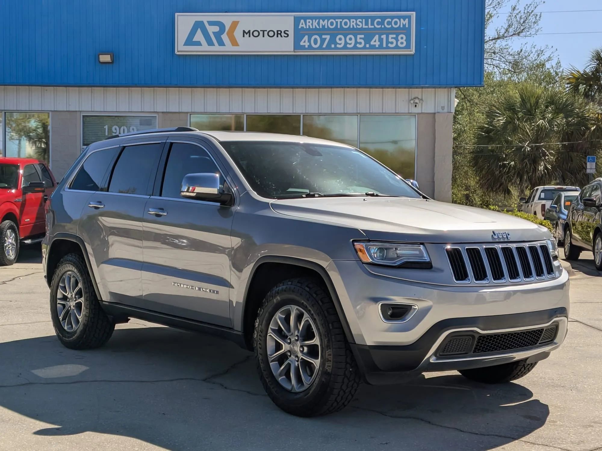 Used 2015 Jeep Grand Cherokee Limited w/ Luxury Group II RWD image 4