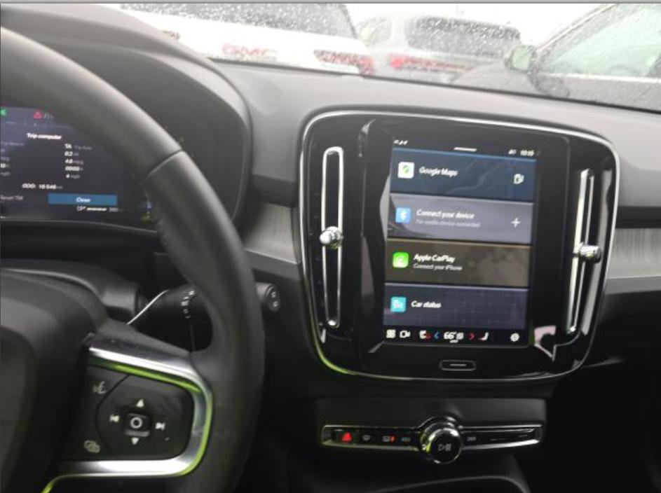 Used 2025 Volvo XC40 B5 Core image 11