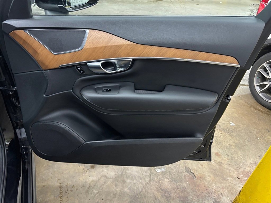 Certified 2025 Volvo XC90 B5 Plus w/ Protection Package Premier image 22