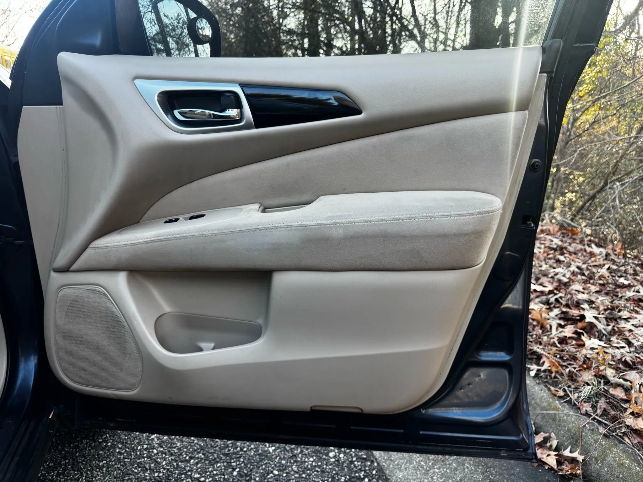 Used 2013 Nissan Pathfinder SV w/ Cargo Pkg image 12