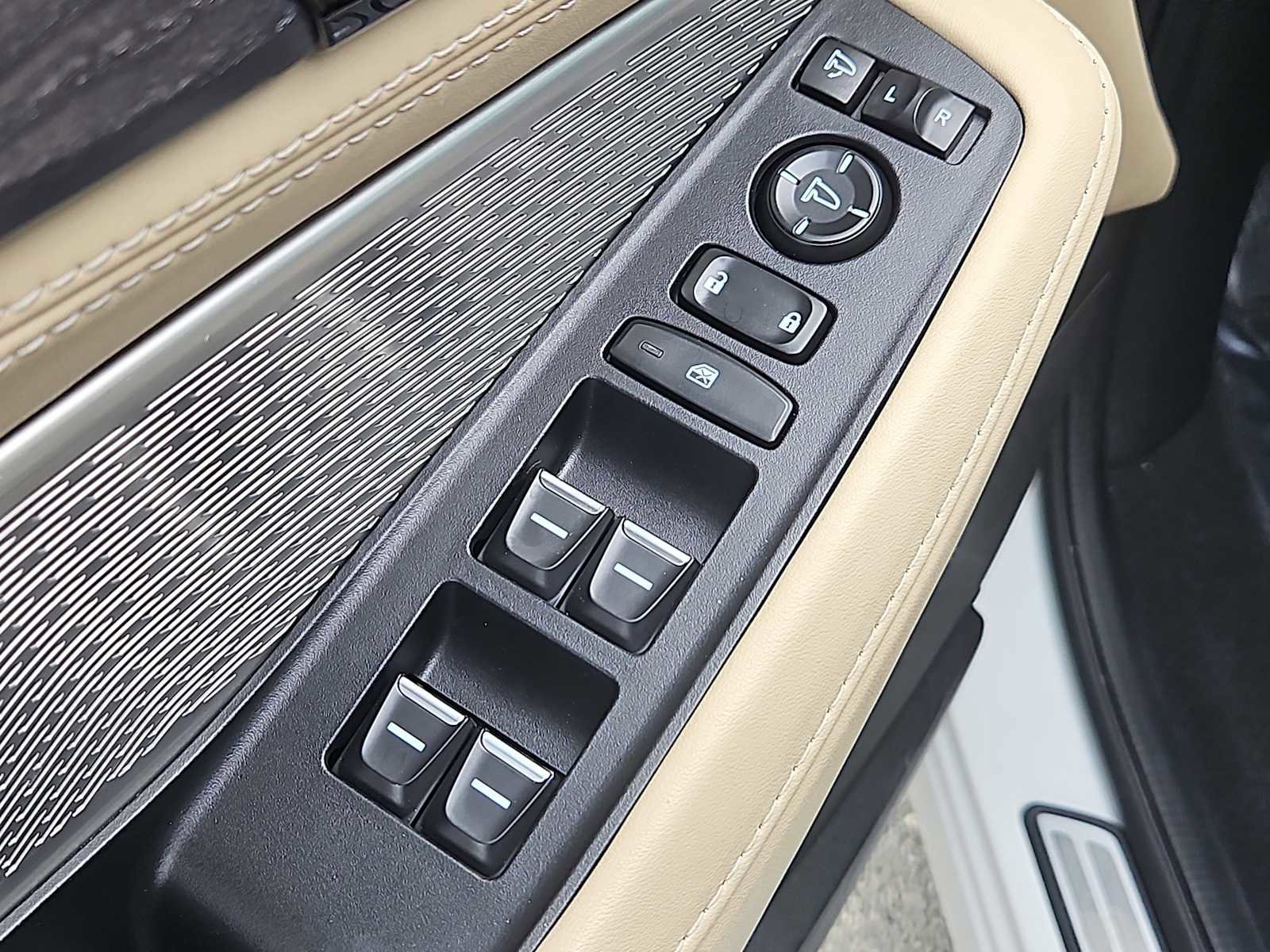 Used 2022 Acura MDX SH-AWD w/ Advance Package image 27