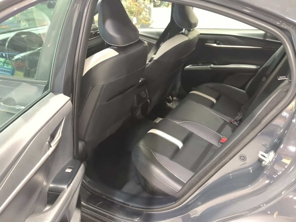 Used 2025 Toyota Camry SE FWD image 12