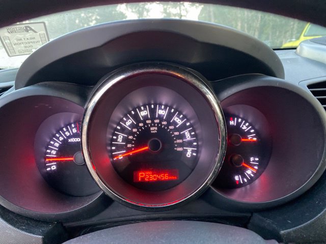 Used 2011 Kia Soul + w/ Audio Pkg FWD image 11