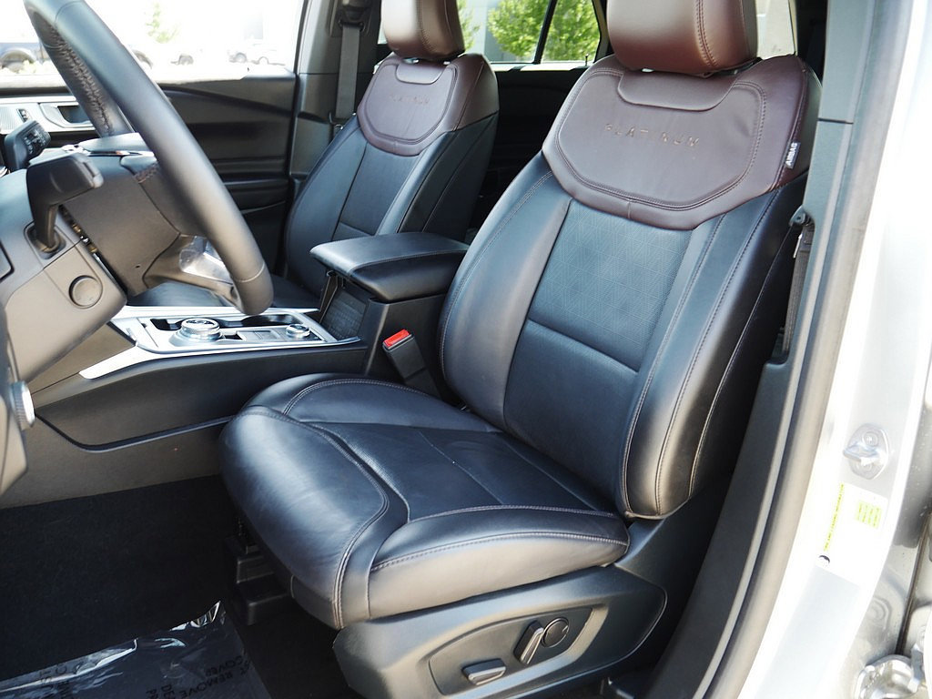 Used 2024 Ford Explorer Platinum w/ Technology Package AWD/4WD image 15