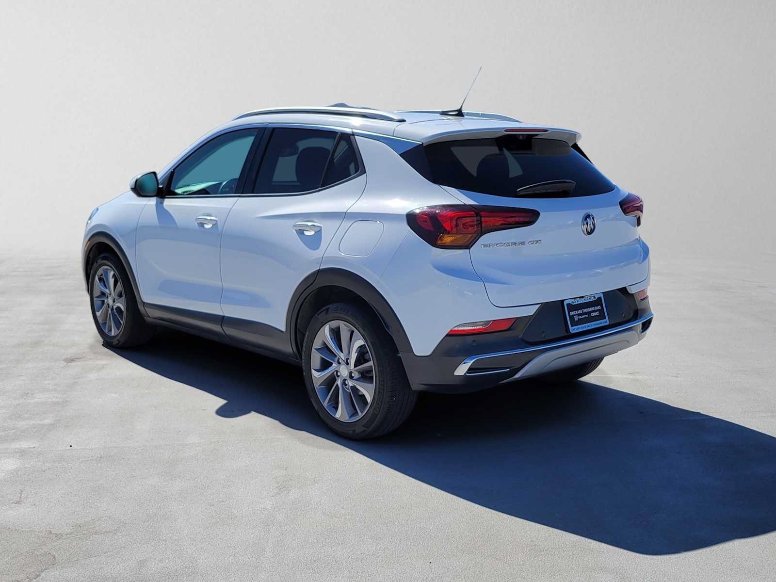 Used 2020 Buick Encore GX Essence w/ Experience Buick Package FWD image 5