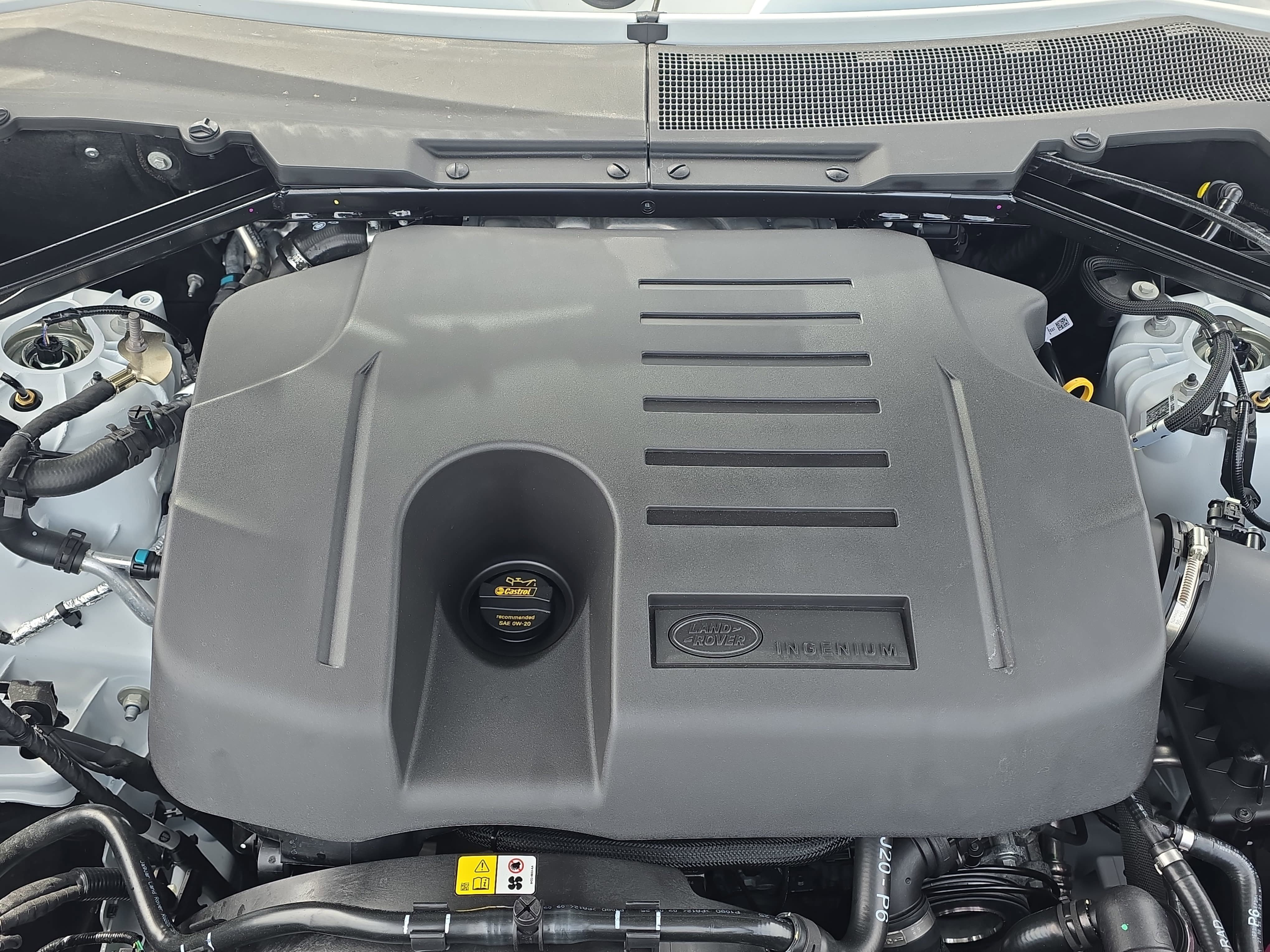 New 2026 Land Rover Defender 130 X-Dynamic SE AWD/4WD image 32
