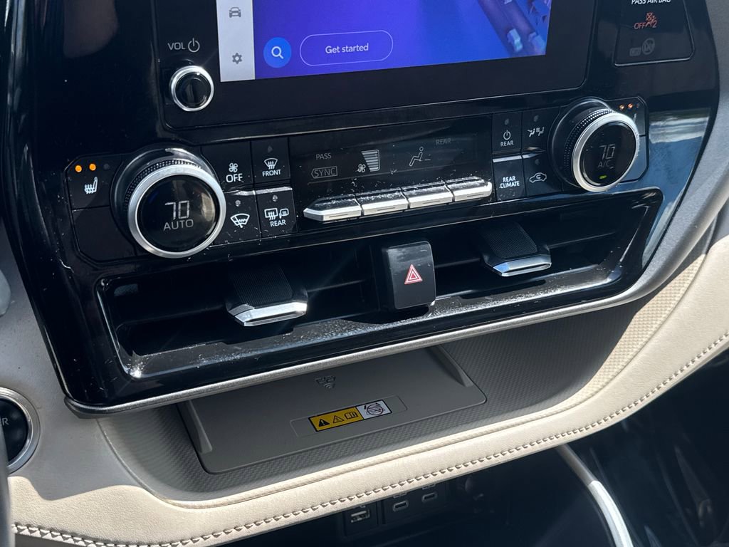 Used 2025 Toyota Highlander XLE AWD/4WD image 36
