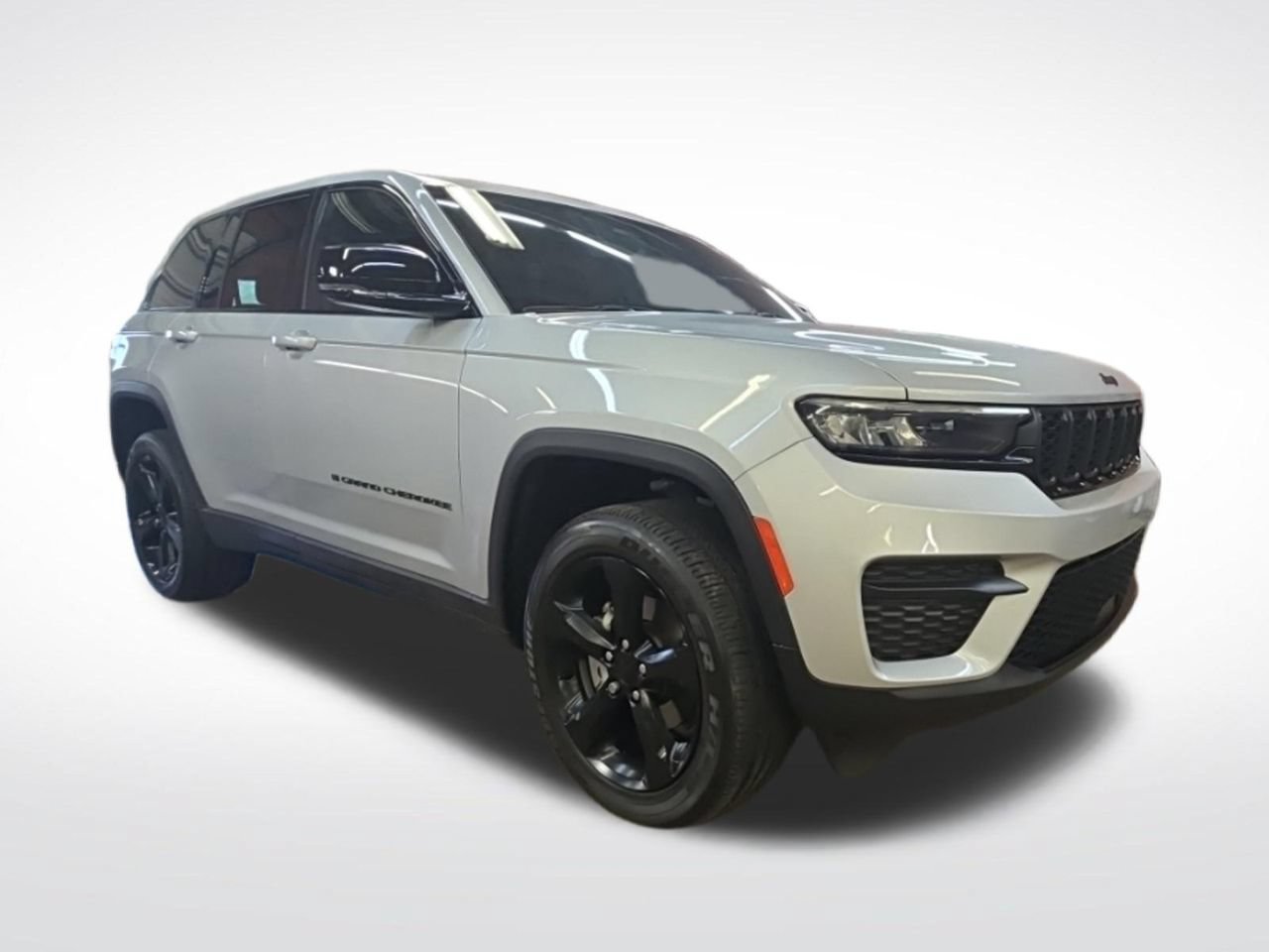 Used 2024 Jeep Grand Cherokee Altitude AWD/4WD image 7
