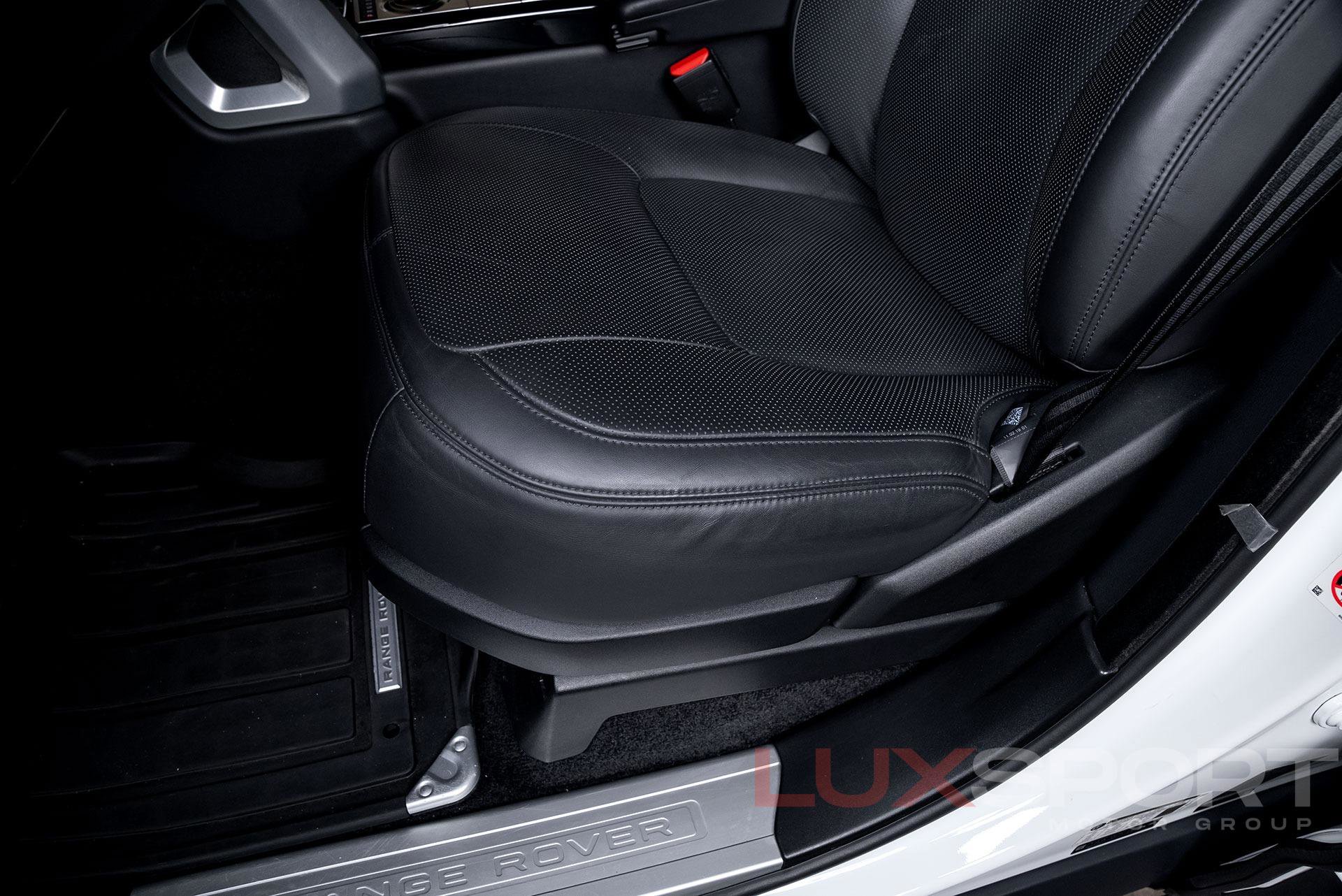 Used 2019 Land Rover Range Rover HSE image 24