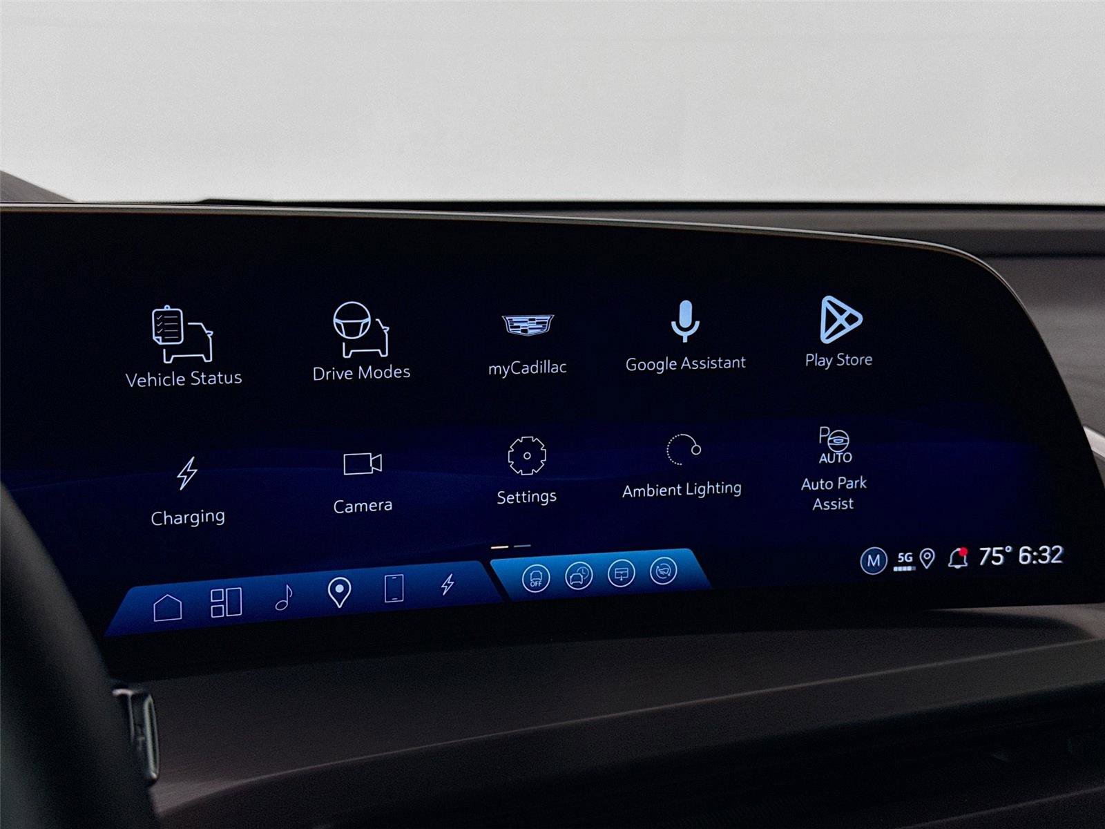 Used 2026 Cadillac Vistiq Platinum w/ LPO, Floor Liner Package image 9