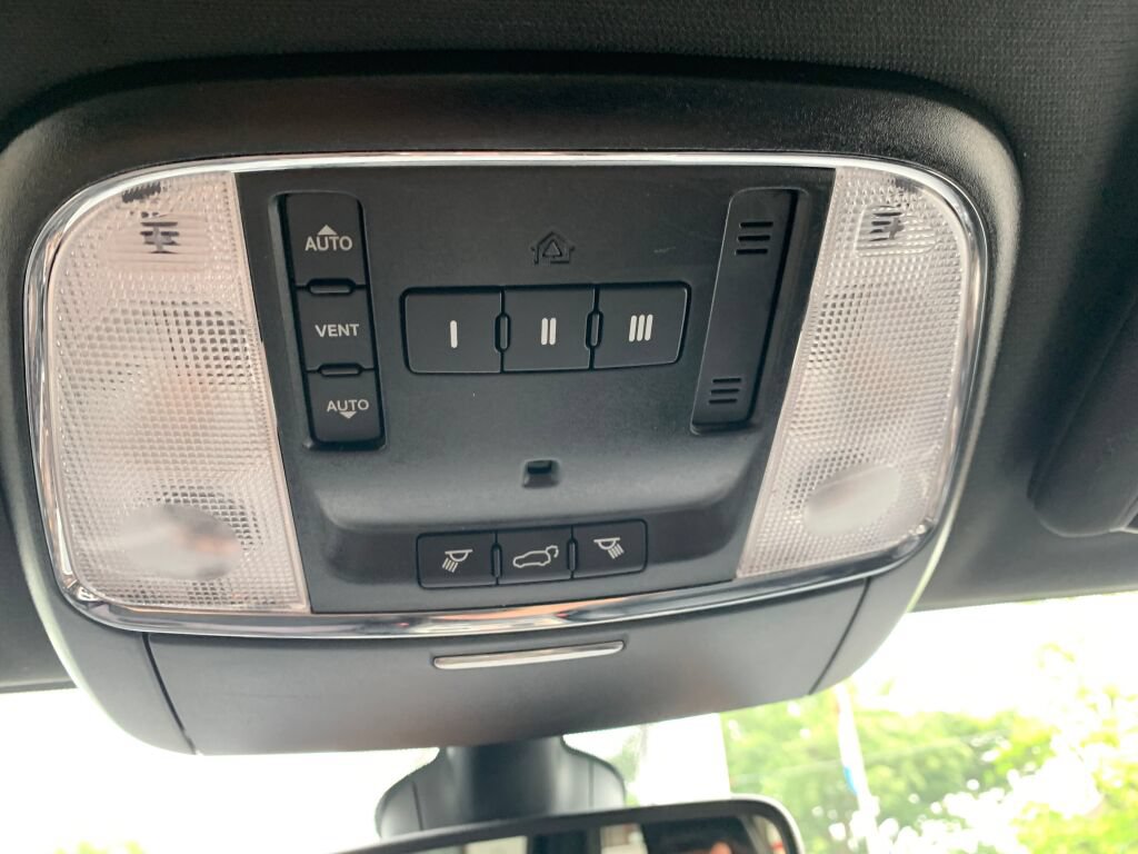 Used 2017 Jeep Grand Cherokee Limited w/ Trailer Tow Group IV AWD/4WD image 23