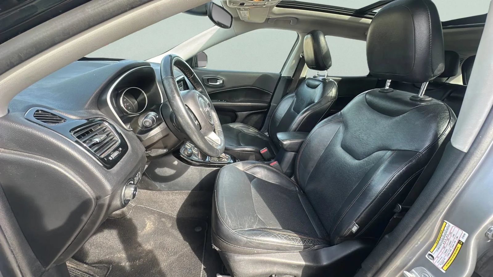 Used 2018 Jeep Compass Limited w/ Safe & Security Group AWD/4WD image 21