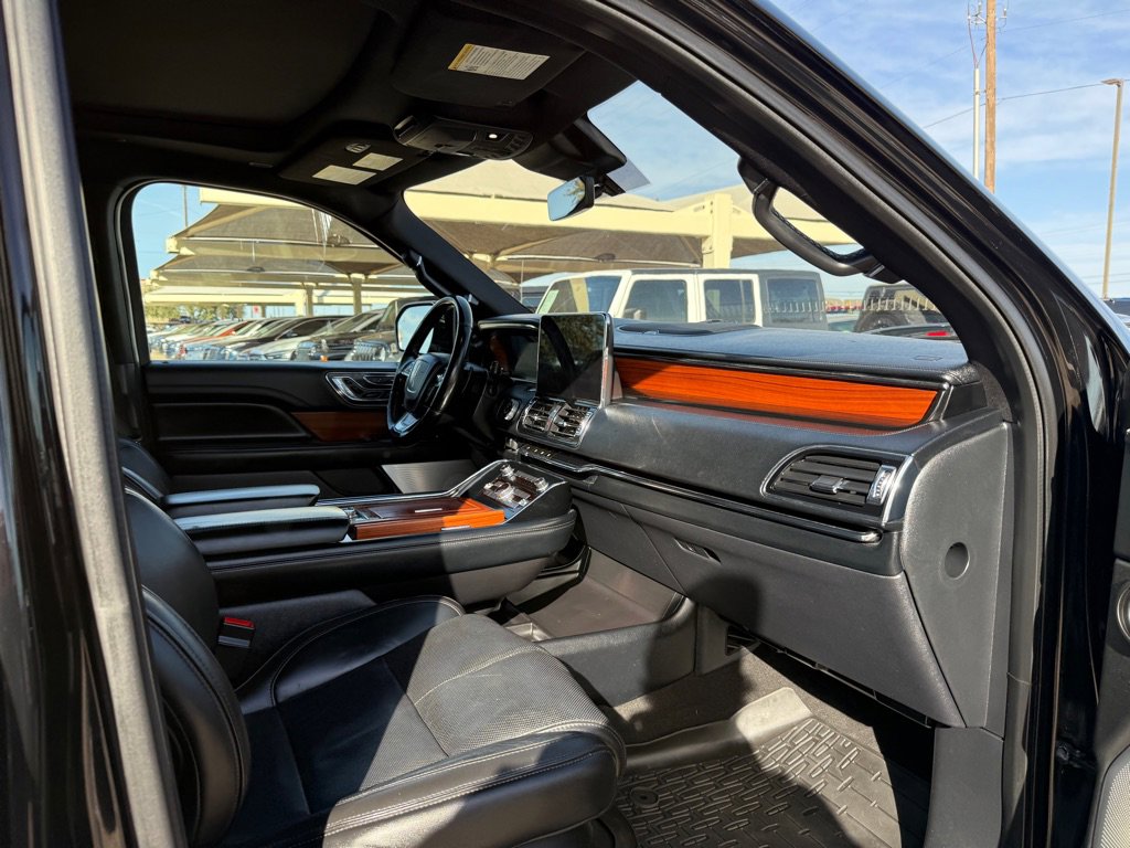 Used 2018 Lincoln Navigator L Reserve w/ Technology Package image 17