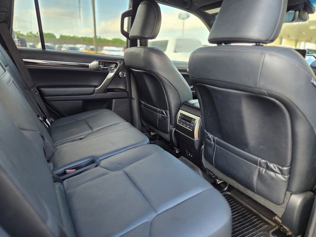 Used 2023 Lexus GX 460 Luxury w/ Accessory Package AWD/4WD image 11